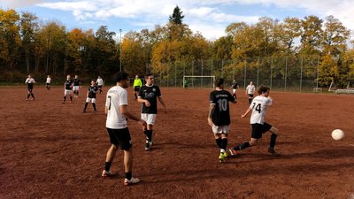 Spielszene auf Ascheplatz