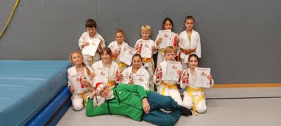 Kinder auf Judo Matte