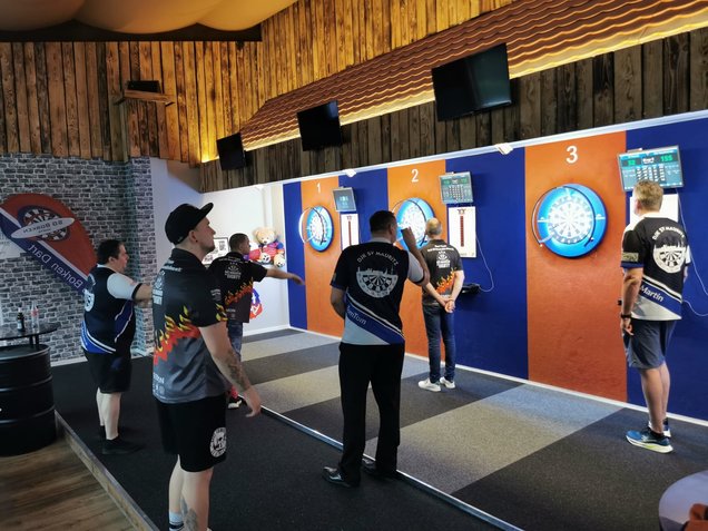 Dartteam im Wettbewerb