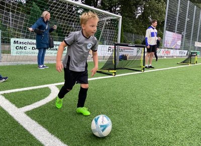 Ball und Gegner fest im Blick: U7 des SVM